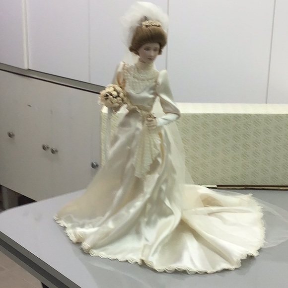 FRANKLIN HEIRLOOM DOLLS - Picture 2 of 16